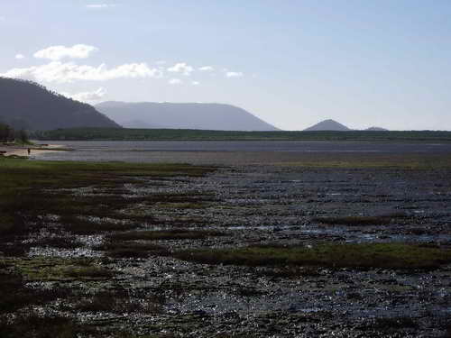 beach-cairns beach-cairns